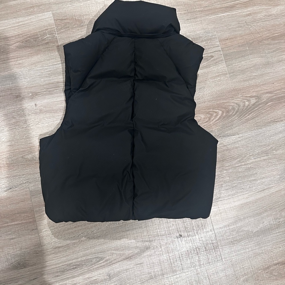 Ivy Black Puffer Vest for Women - Picture 5 of 8
